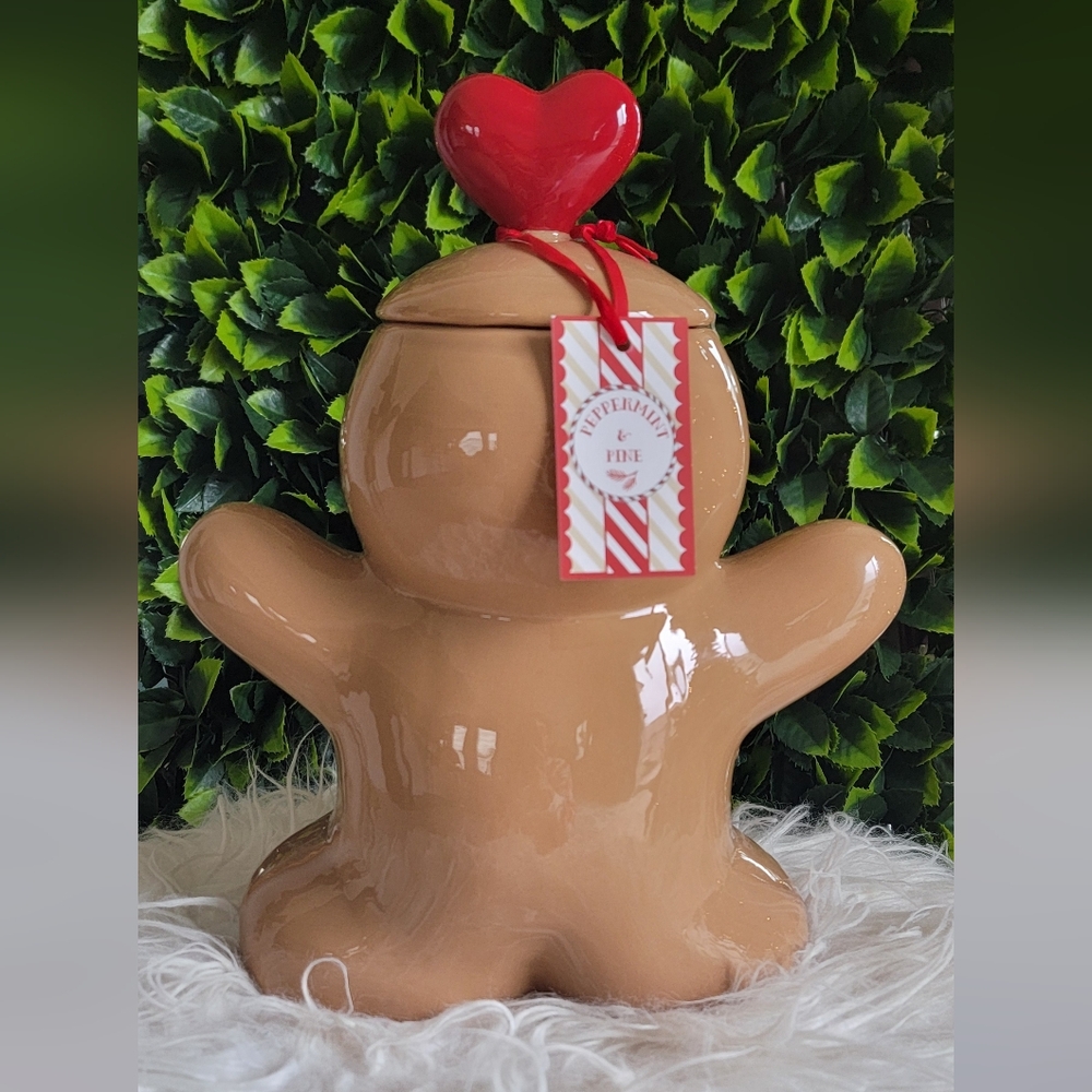 🍪 Tik Tok Viral Peppermint & Pine Gingerbread Boy Cookie Jar 🍪 - Picture 3 of 4
